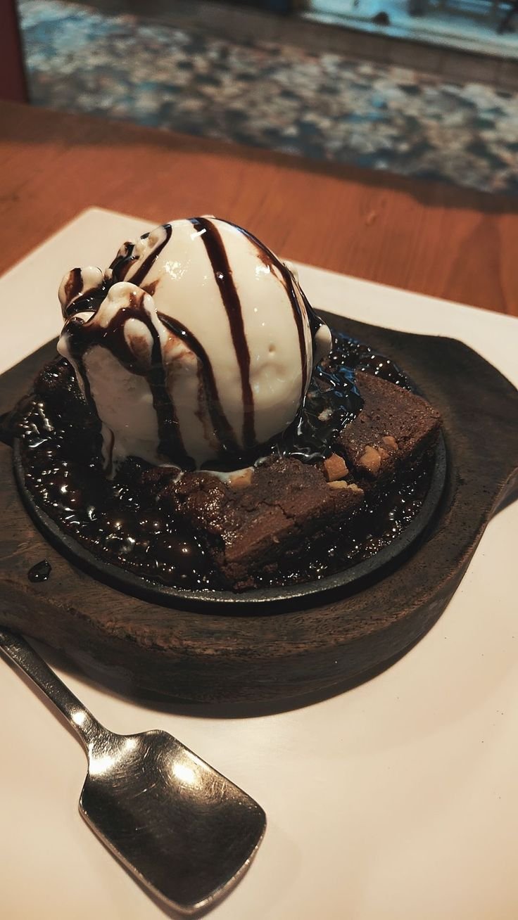 SZZLER BROWNIE